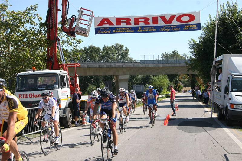 gal/2009/06 - GF della Valdarbia/arrivo_medio/IMG_7870-01.jpg